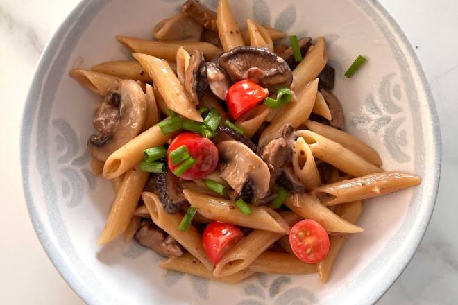 Plat de spaghetti royale aux sauces orientale bien cuit