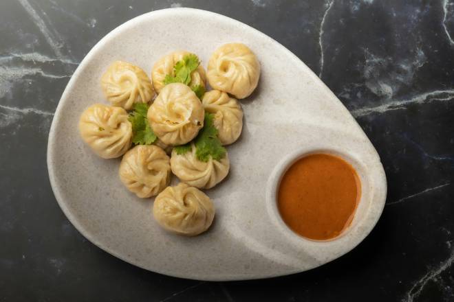 Samossa Prestige aux Saveurs Orientales, Farce Gourmet aux Légumes, Viande et Épices Nobles